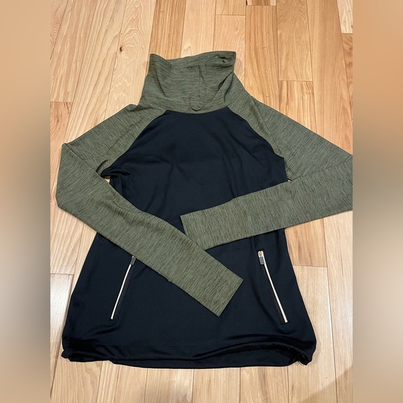 Abercrombie & Fitch Tops - Abercrombie and Fitch Cowl Neck Pullover - like new - women’s size XS